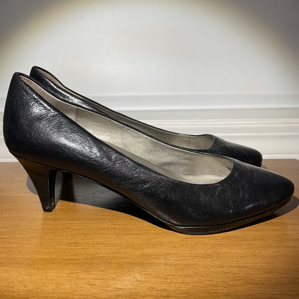 Black leather pump heels me too